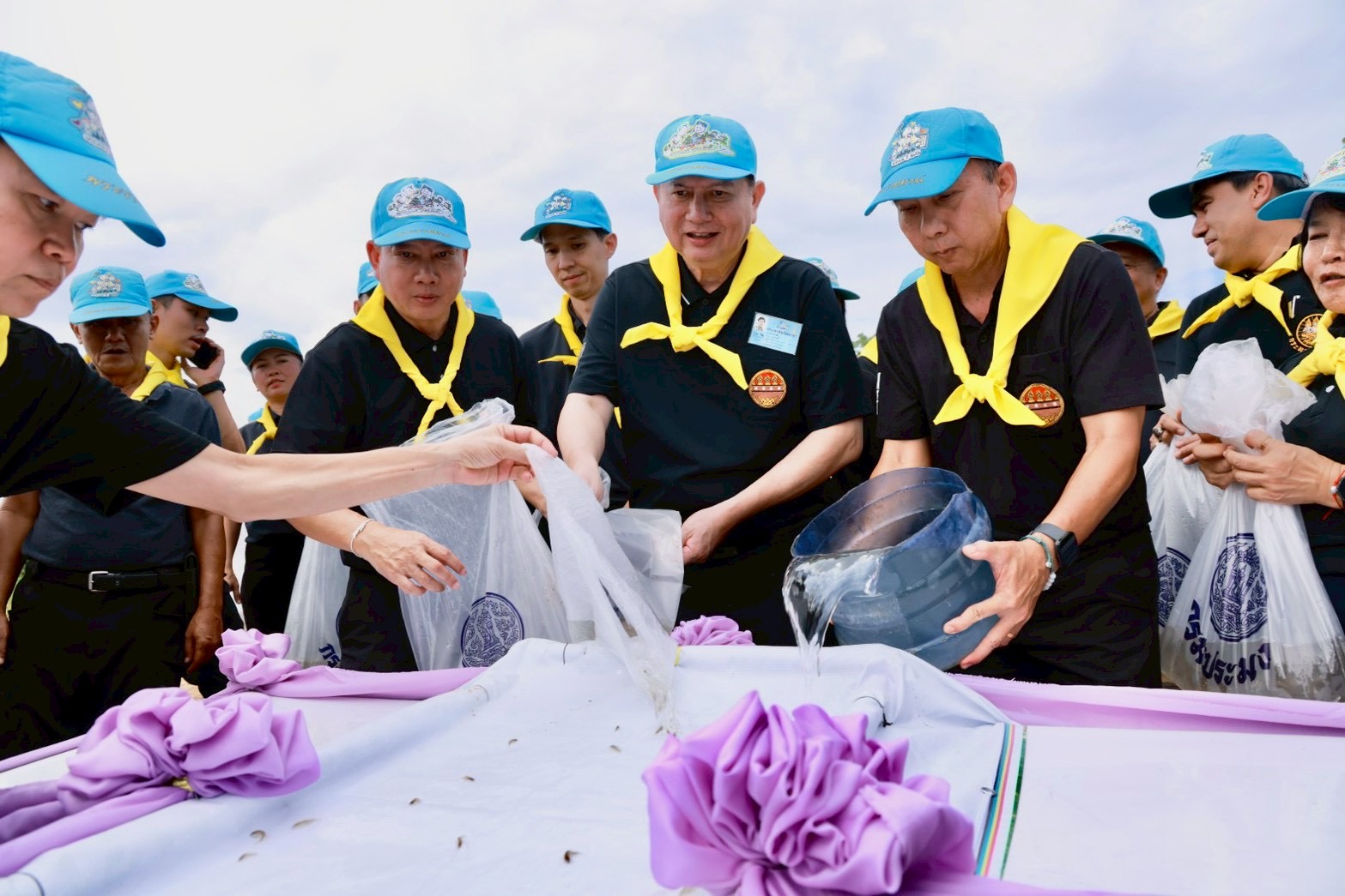 จังหวัดกำแพงเพชร จัดกิจกรรมจิตอาสาปล่อยพันธุ์สัตว์น้ำ 1.5 แสนตัว เฉลิมพระเกียรติสมเด็จพระนางเจ้าฯ พระบรมราชินี เนื่องในโอกาสมหามงคลเฉลิมพระชนมพรรษา 4 รอบ 3 มิถุนายน 2569