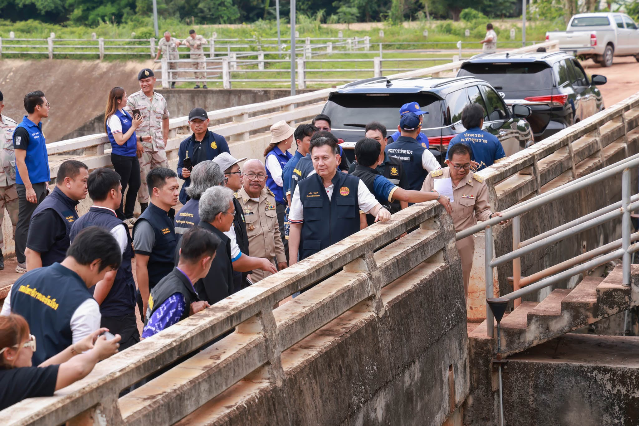 ผู้ว่าราชการจังหวัดกำแพงเพชร ลงพื้นที่ตรวจติดตามสถานการณ์น้ำและหารือการแก้ไขปัญหาผักตบชวาและวัชพืชในแหล่งน้ำ เตรียมรับมือสถานการณ์น้ำในช่วงฤดูฝน ที่ ต.ท่าขุนราม และ ต.ในเมือง อ.เมืองกำแพงเพชร