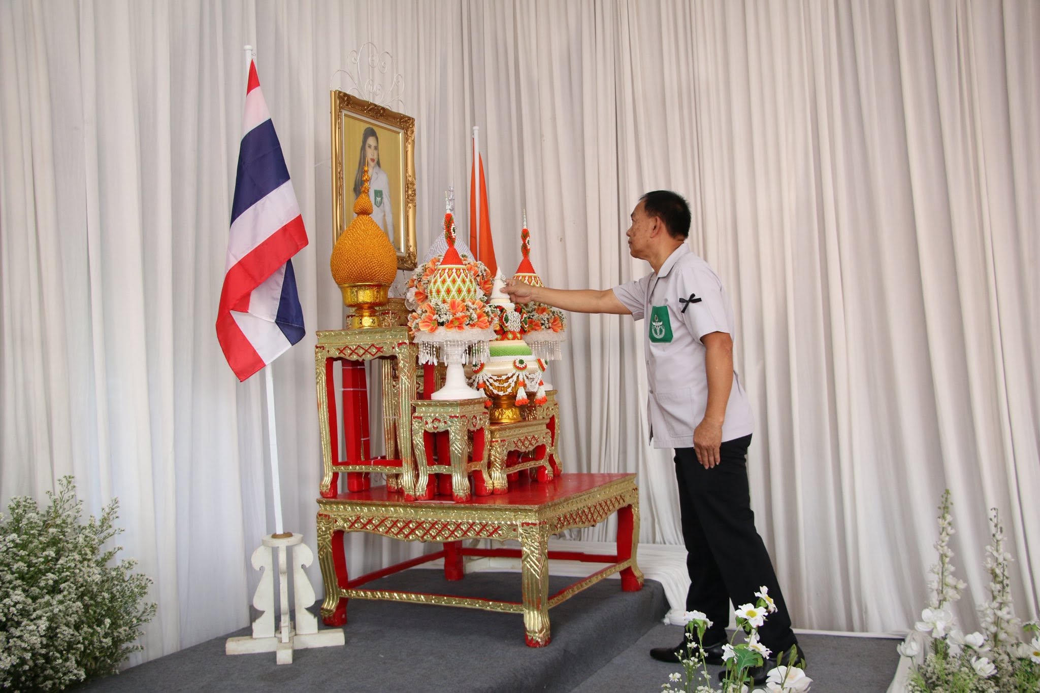 จังหวัดกำแพงเพชรจัดโครงการหน่วยแพทย์เคลื่อนที่ พอ.สว. เพื่อให้การช่วยเหลือรักษาพยาบาลให้กับประชาชนในท้องถิ่นทุรกันดารห่างไกลคมนาคม และเปิดหน่วยบำบัดทุกข์บำรุงสุข สร้างรอยยิ้มให้ประชาชน ที่อำเภอขาณุวรลักษบุรี