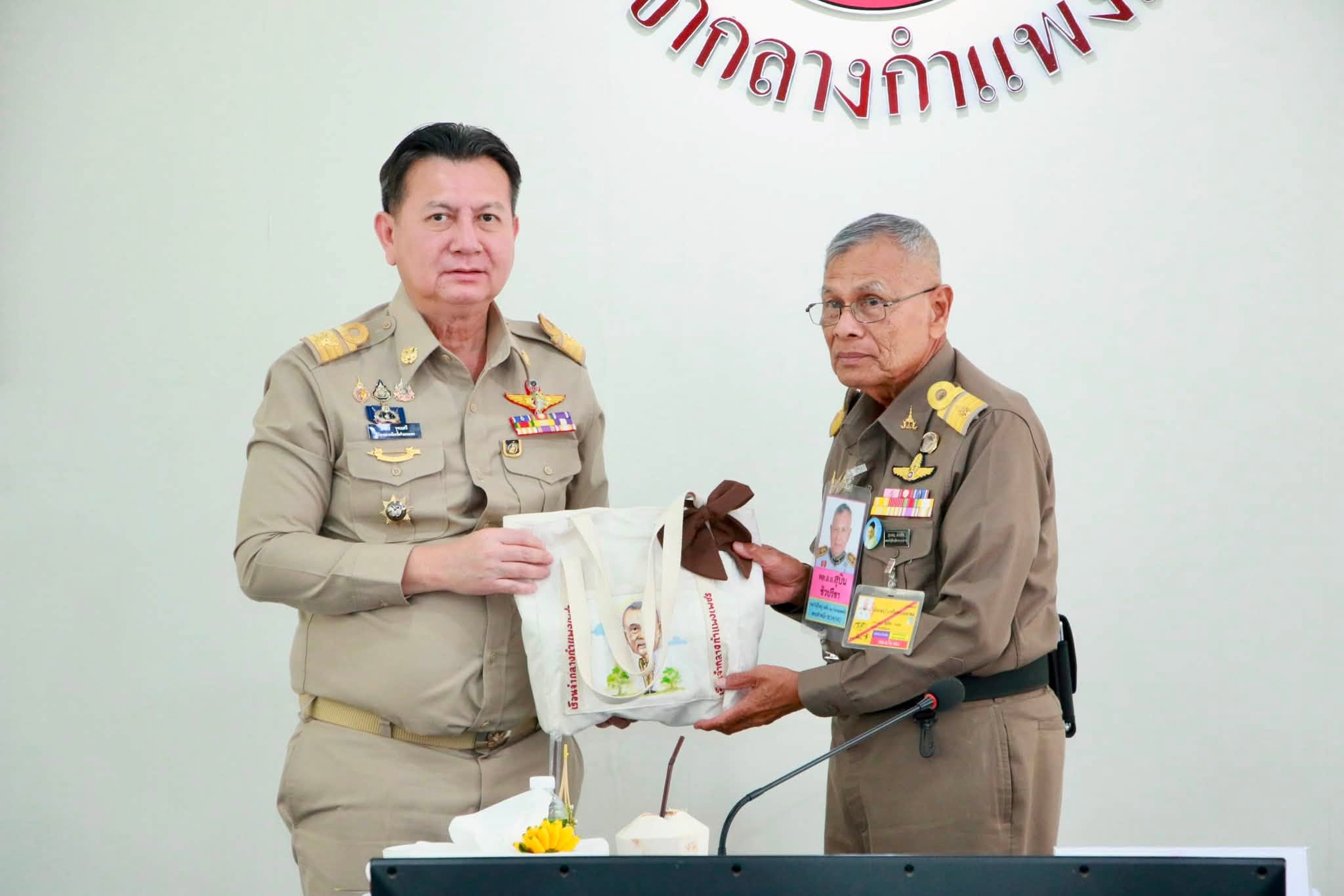 พลอากาศเอก สุบิน ชิวปรีชา กรมวังผู้ใหญ่ในพระองค์ ประธานคณะกรรมการ และคณะ ลงพื้นที่ตรวจประเมินเรือนจำที่ผ่านเข้ารอบคัดเลือกเรือนจำดีเด่นตามโครงการราชทัณปันสุข ทำความดี เพื่อชาติ ศาสน์ กษัตริย์ ที่เรือนจำกลางจังหวัดกำแพงเพชร 