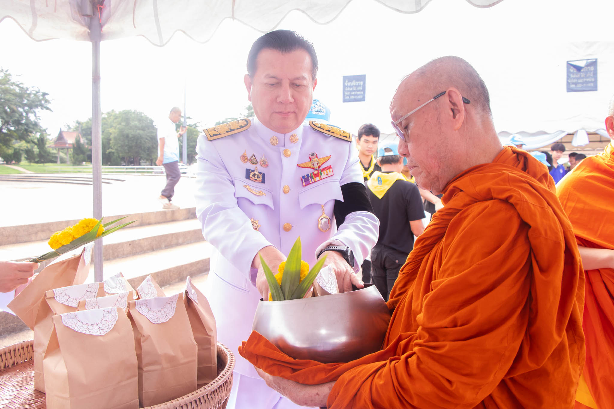 จังหวัดกำแพงเพชร จัดพิธีสวดพระพุทธมนต์และตักบาตร และปล่อยพันธุ์สัตว์น้ำ ถวายเป็นพระราชกุศล แด่ &rdquo;&ldquo;สมเด็จพระบรมราชชนนีพันปีหลวง&ldquo; เนื่องในวันแม่แห่งชาติ 12 สิงหาคม 2569