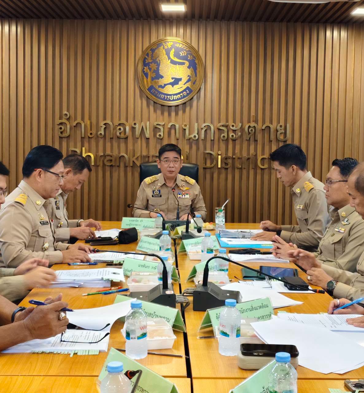 รองผู้ว่าราชการจังหวัดกำแพงเพชร ลงพื้นที่นำส่วนราชการและหน่วยงานที่เกี่ยวข้องร่วมประชุมหารือและหาแนวทางแก้ไขปัญหาความเดือดร้อนของประชาชนในพื้นที่ หมู่ที่ 6 ตำบลพรานกระต่าย อำเภอพรานกระต่าย ร่วมกันกำหนดแนวทางแก้ไขปัญหาอย่างเป็นรูปธรรม เพื่อประโยชน์และคุณภาพชีวิตที่ดีของประชาชนต่อไป