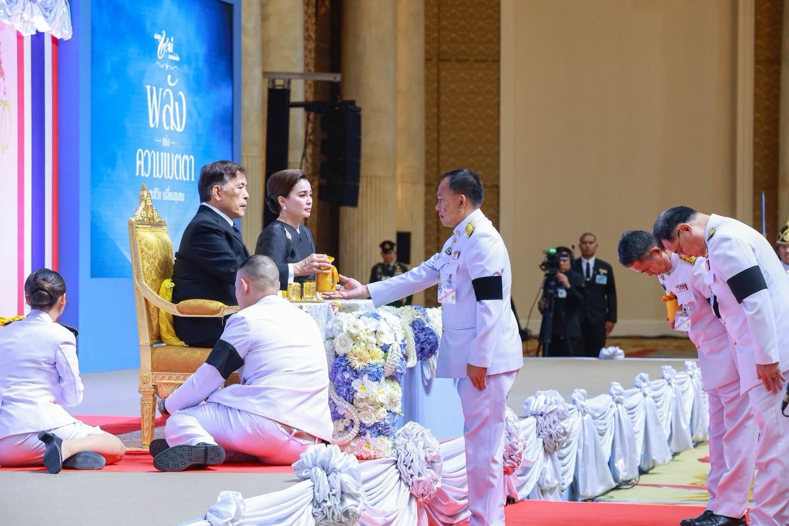 รองผู้ว่าราชการจังหวัดกำแพงเพชร เข้ารับพระราชทานเงินขวัญถุงกองทุนแม่ของแผ่นดิน และนำเครือข่ายกองทุนแม่ของแผ่นดิน ร่วมงานมหกรรมกองทุนแม่ของแผ่นดิน ประจำปี ๒๕๖๙ ภายใต้แนวคิด &ldquo;กองทุนแม่ของแผ่นดินพลังแห่งความเมตตา ชุบชีวิต เปลี่ยนชุมชน&rdquo;
