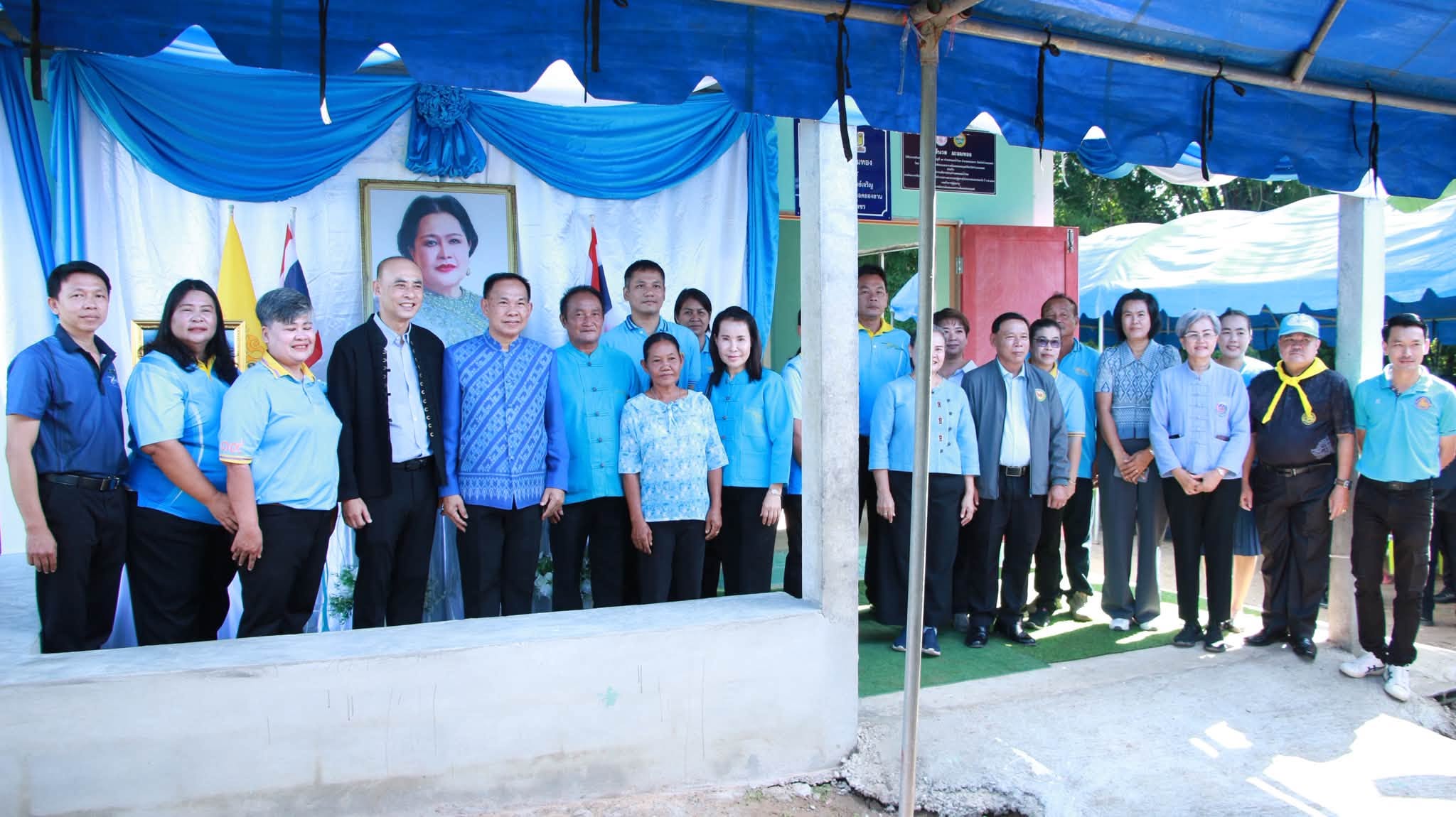 รองผู้ว่าฯ กำแพงเพชร เป็นประธานพิธีมอบบ้านตามโครงการ "แก้จนคนกำแพง สร้างบ้านมั่นคง" เฉลิมพระเกียรติ สมเด็จพระนางเจ้าสิริกิติ์ พระบรมราชินีนาถ พระบรมราชชนนีพันปีหลวง ตำบลคลองน้ำไหล อำเภอคลองลาน