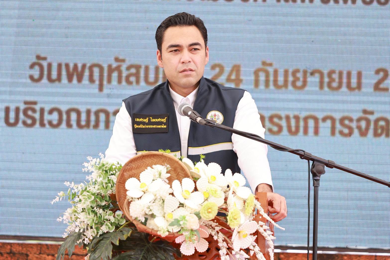 มท.3 ลุยกำแพงเพชร! "เจเศรษฐ์" เปิดถนนตัดใหม่-มอบเกียรติบัตรจัดรูปที่ดินบ้านวังพระธาตุ มุ่งยกระดับคุณภาพชีวิตประชาชนกำแพงเพชร