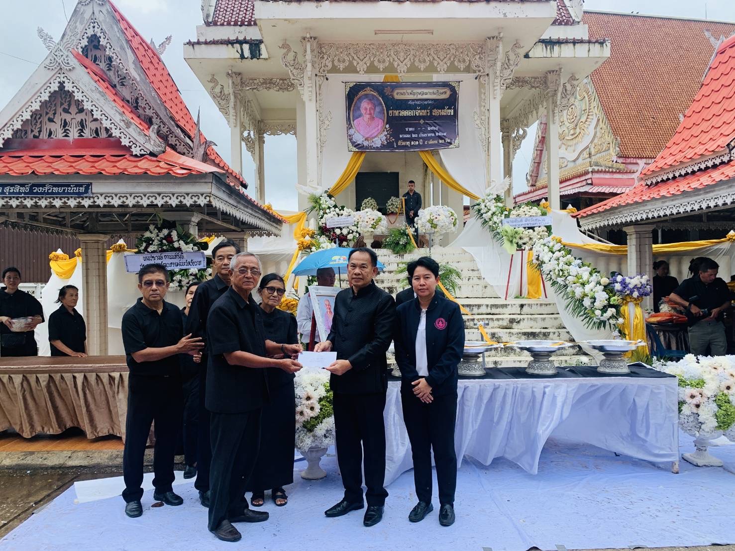 รองผู้ว่าฯ กำแพงเพชร เป็นประธานพิธีฌาปนกิจศพ "คุณย่าทวด ดอกจันทร์ สอนสังข์&rdquo; ปูชนียบุคคล อายุ 101 ปี 8 เดือน 23 วัน อำเภอลานกระบือ 
