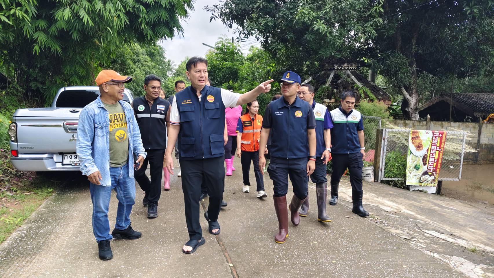 ผู้ว่าฯ กำแพงเพชร ลงพื้นที่เร่งช่วยเหลือผู้ประสบภัยน้ำท่วมหลายจุด หลังคลองสวนหมากเอ่อล้นกระทบตลาดนครชุมและถนนพหลโยธิน ขณะที่บ้านแม่นารีระดับน้ำเริ่มลดลงต่อเนื่อง