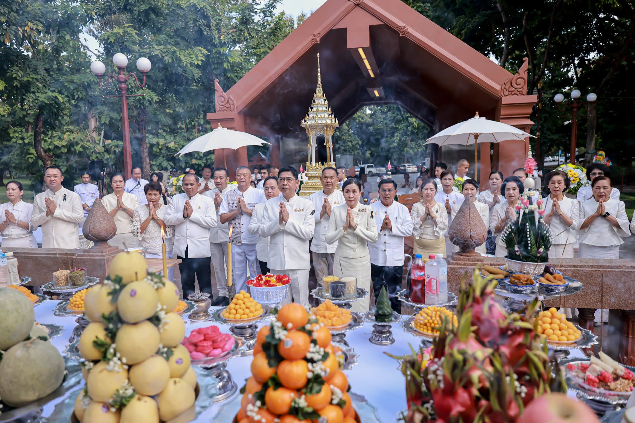 จังหวัดกำแพงเพชรจัดพิธีบวงสรวงสิ่งศักดิ์สิทธิ์คู่บ้านคู่เมือง เพื่อความเป็นสิริมงคลในการเริ่มงานประเพณี &ldquo;สารทไทย-กล้วยไข่ และของดีเมืองกำแพง&rdquo; ประจำปี 2569